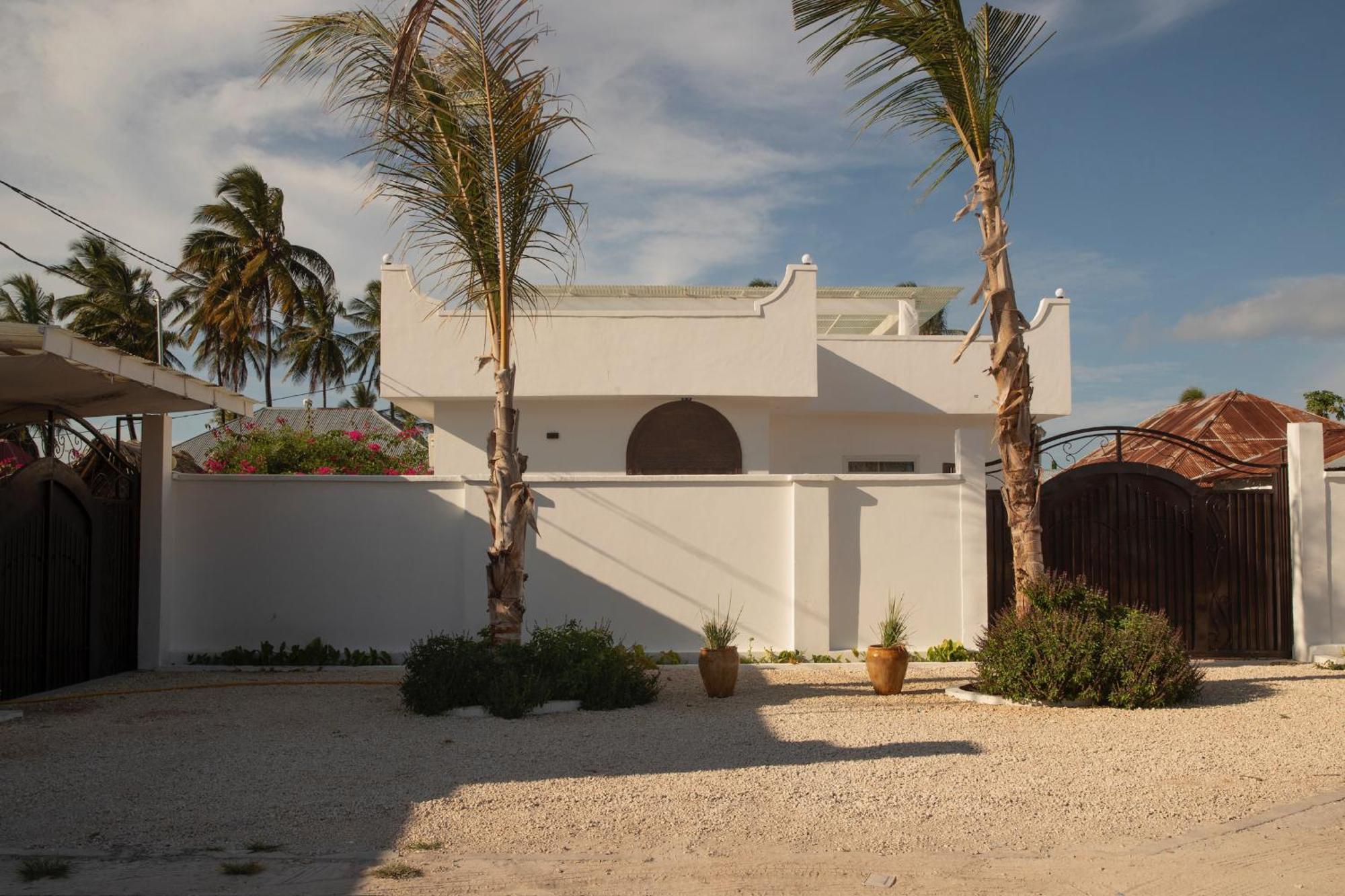 Paje White House Hotel Bagian luar foto