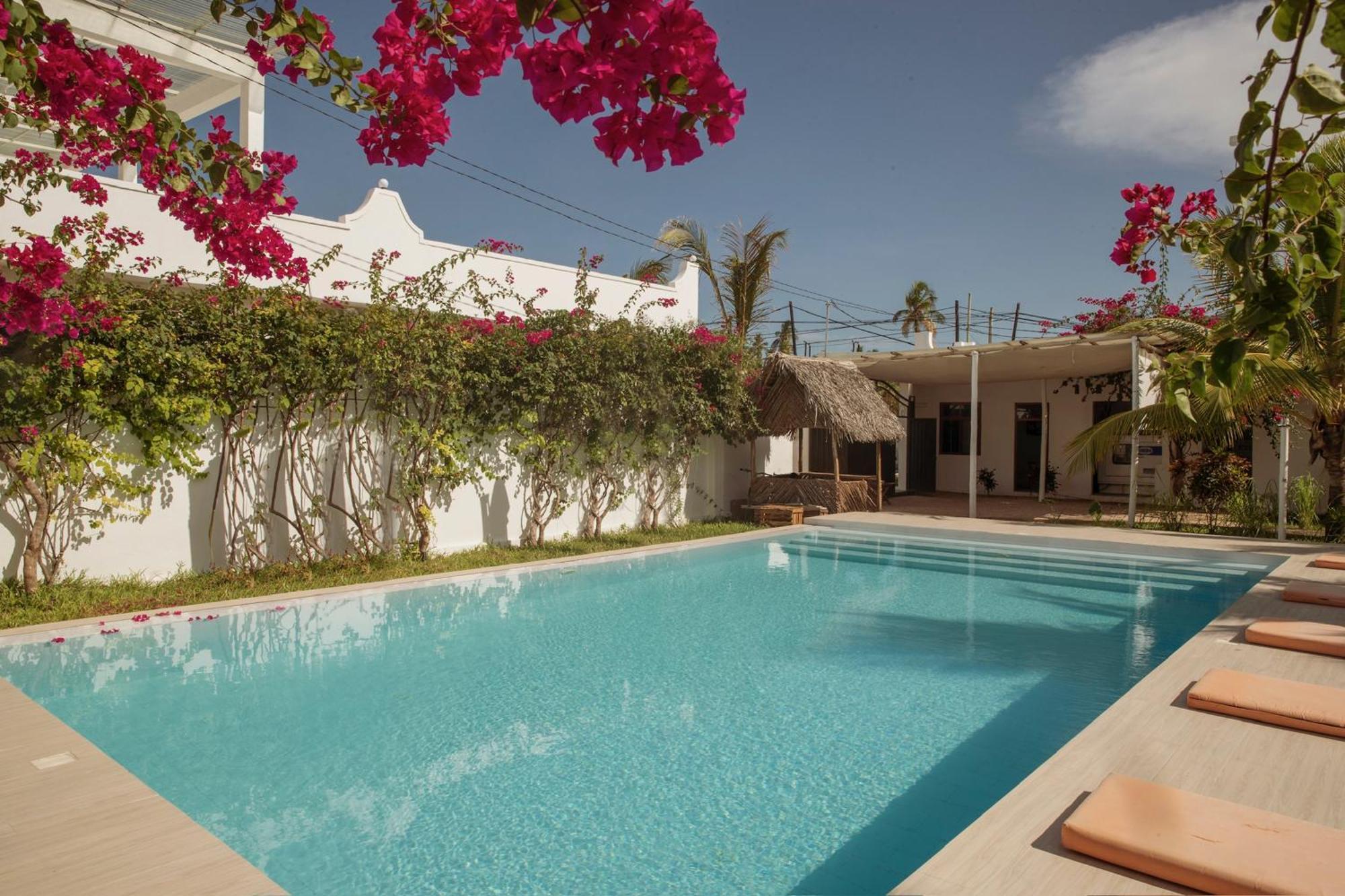 Paje White House Hotel Bagian luar foto