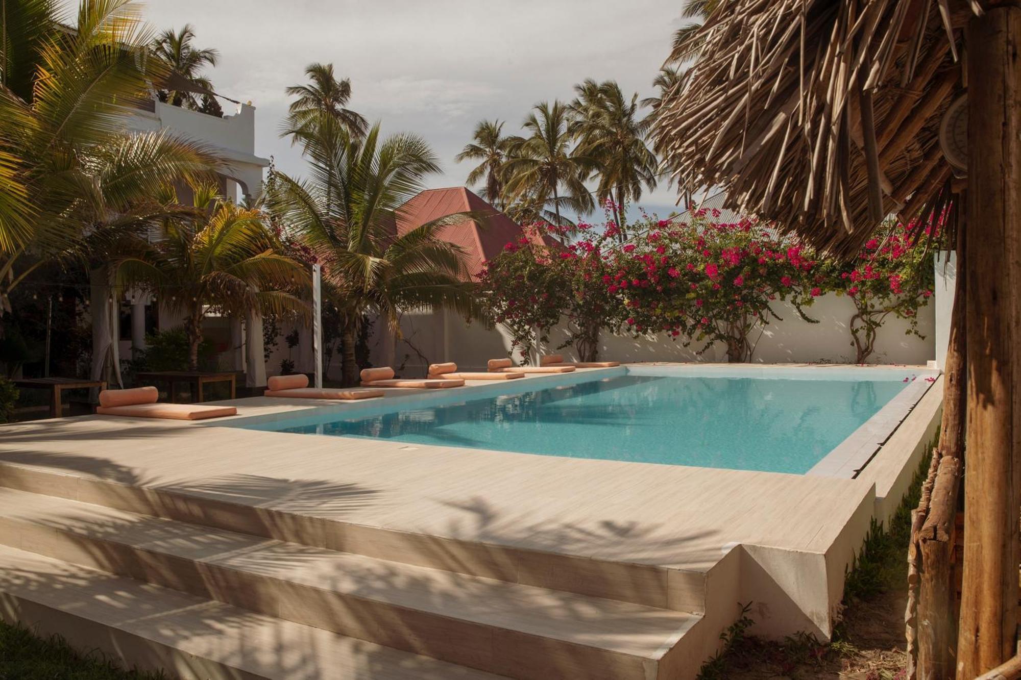 Paje White House Hotel Bagian luar foto